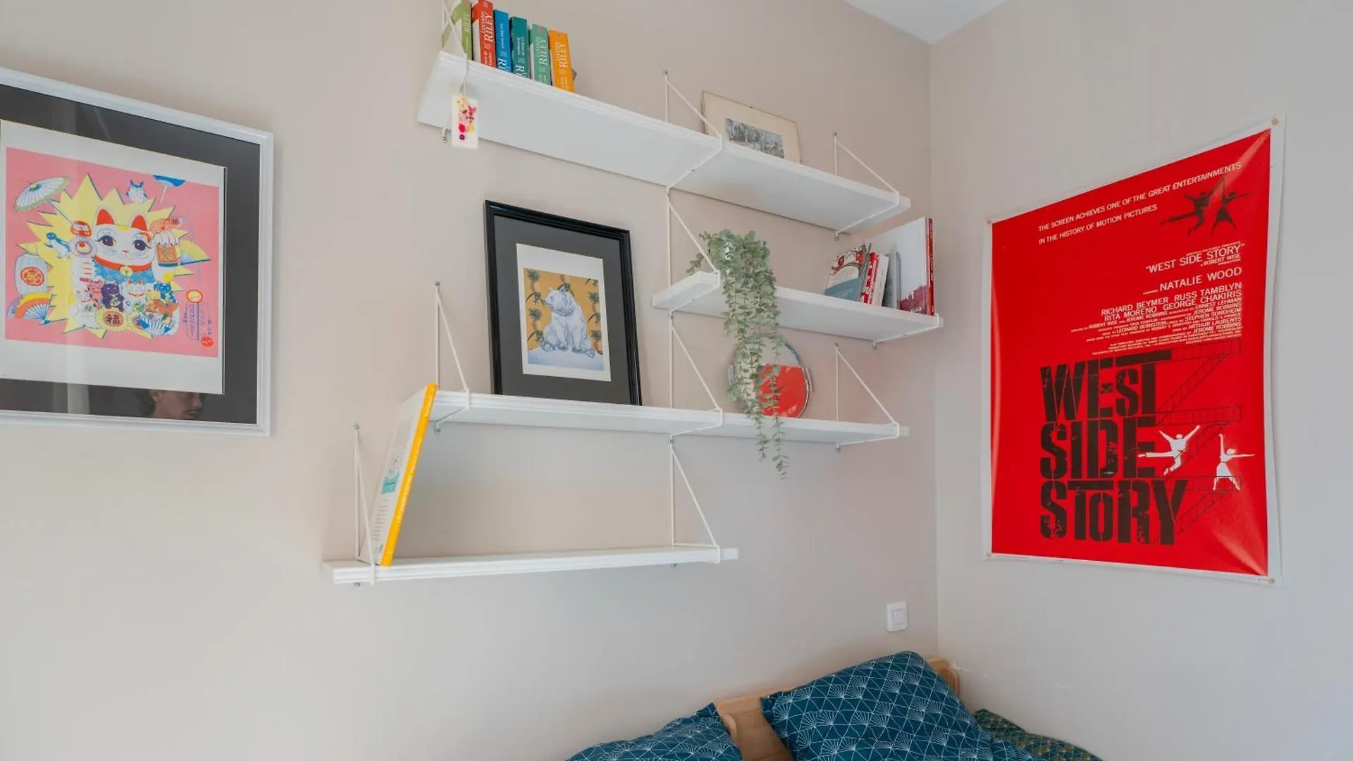 In Canal Saint Martin Apartment *