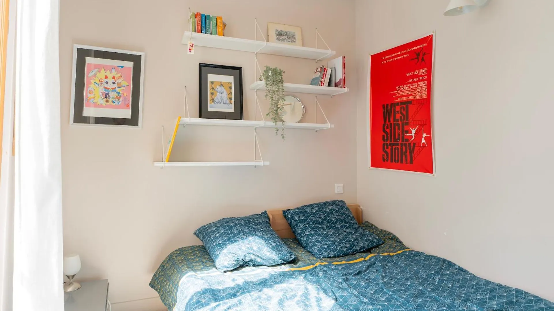 Apartment In Canal Saint Martin Paris